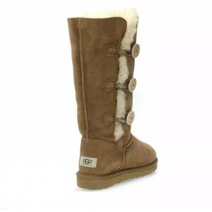 UGG BAILEY BUTTON TRIPLET II TALL SHEEPSKIN BOOTS CHESNUTT SIZE 10 (Worn Once)